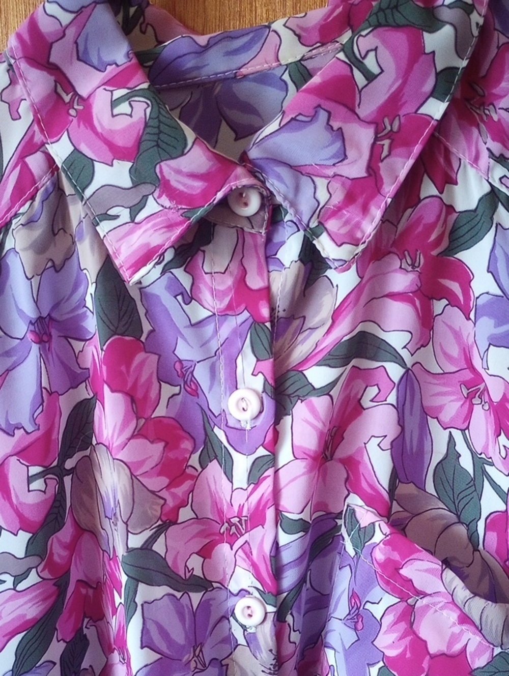 Vtg Colorful Polyester Floral Summer Blouse.  Pink Fuschia Purple Lavender Green